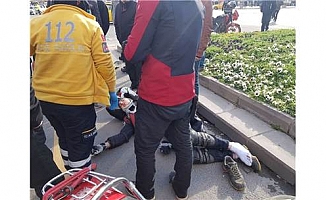 Ankara'da Otomobilin Çarptığı Motosikletli Yaralandı