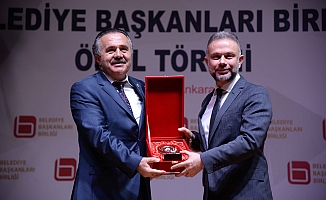 Ertürk'e İki Ödül Birden...