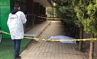 Konya'da pencere temizlerken düşen kadın öldü