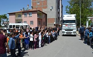 Aksaray'da öğrencilerden Suriye'lilere yardım