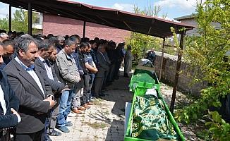 Baraj gölünde ölen baba ve çocuklarının cenazeleri defnedildi