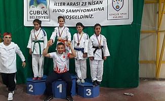 Çubuk'ta judo şampiyonası yapıldı