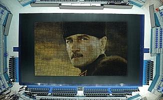 60 bin karton bardakla Atatürk portresi yaptılar