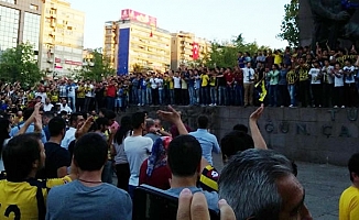 Ankaragücü Süper Lig'i Kızılay'da kutladı