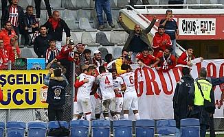 'Antalyaspor ligde kalmayı büyük oranda garantiledi'