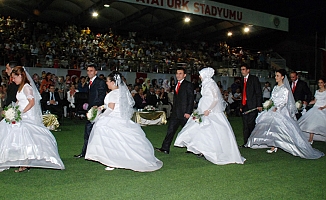 Türkiye'de evlenme yaşı yükseliyor