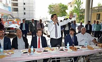 AK Parti milletvekili adayları esnafla buluştu