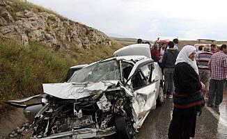 Hafik'te trafik kazası: 3 yaralı