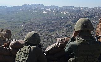 'İkiyaka Dağları'nda terör örgütüne ait cephanelik ele geçirildi'