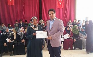 İmranlı'da okuma yazma kursu sertifika töreni