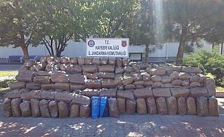 Kayseri'de 3 ton 750 kilogram kaçak tütün ele geçirildi