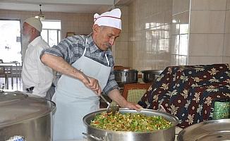 Sorgun'da 400 kişiye he gün iftar yemeği dağıtılıyor