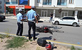 Aksaray'da motosikletle bisiklet çarpıştı: 3 yaralı