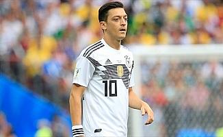 Almanya Milli Futbol Takımı'ndan Mesut Özil geçti