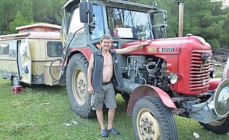 Avusturyalı çiftçi traktörle Avrupa turu yapıyor