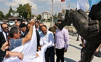 Beyşehir'de şehit baba oğul anıtı açıldı