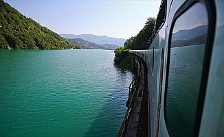 Bosna Hersek'in 'rüya demiryolu güzergahı' manzarasıyla büyülüyor