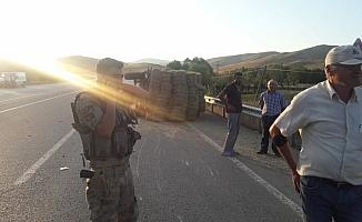 İmranlı'da otomobil traktörle çarpıştı: 2 yaralı
