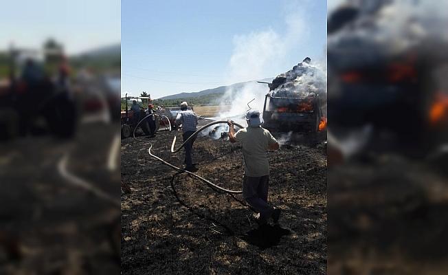 Konya'da saman yüklü kamyon yandı