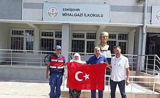 Mihalgazi'den Afrin'e örgü Türk bayrağı gönderildi