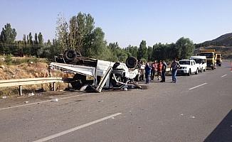 Sivas'ta kamyonet devrildi: 7 yaralı