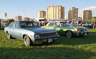 Klasik otomobil tutkunları Kayseri'de buluştu