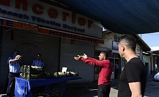Seyyar satıcıların tezgahından pompalı tüfek çıktı