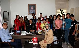 Suşehri'nde gençlerden Jandarma Komutanlığına ziyaret