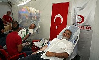 Türk Kızılayına 4 saat içerisinde 200 ünite kan bağışı yapıldı