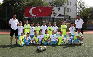 Yenimahalle'de Futbol Yaz Okulu Devam Ediyor