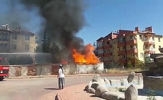Beyşehir'de depo yangını