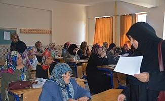Çumra'da anne ve anne adaylarının sınav heyecanı
