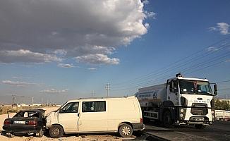 Konya'da otomobil ile minibüs çarpıştı: 2 ölü, 3 yaralı
