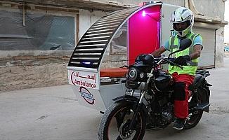 Suriye'de enkaz engeline 'motosiklet ambulans' çözümü