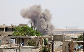Suriye'nin İdlib ve Hama illerinde hava saldırıları sürüyor