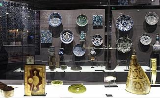 Dünyanın en büyük koleksiyonlarından İslam Sanat Eserleri Louvre'da sergileniyor