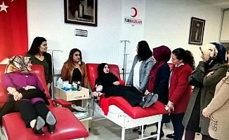 AK Parti Kadın Kollarından kan bağışı
