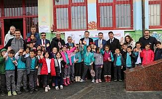 Badminton Federasyonundan köy okullarına malzeme desteği