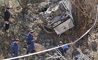 Beypazarı'nda kamyonet uçuruma yuvarlandı: 2 ölü