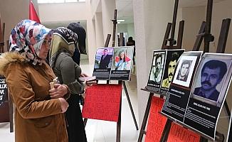CÜ'de şehit öğretmenler için fotoğraf sergisi açıldı