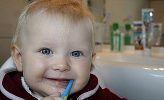 Doç. Dr. Altun: Diş bakımı bebeklikte başlamalı