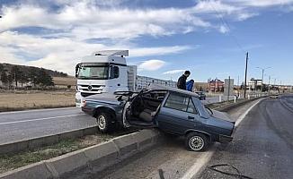 Ilgın'da otomobil yoldan çıktı:  2 yaralı