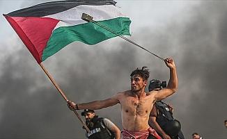İsrail sembol fotoğraftaki Filistinli genci hedef aldı
