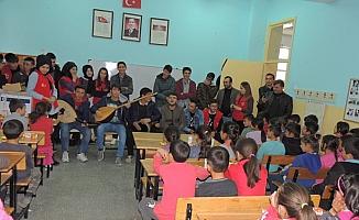 Karapınar Gençlik Merkezi'nden köy okuluna ziyaret