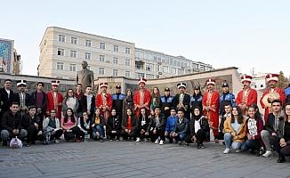 Kayseri polisinden öğrencilere tarihi gezi