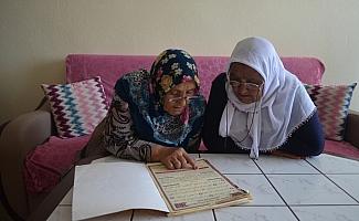 Kur'an-ı Kerim okumak için okuma yazma öğreniyor
