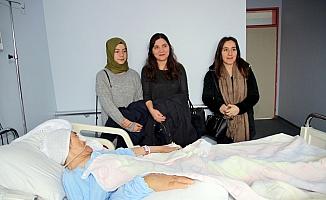 Aday öğretmenler hastaları ziyaret etti