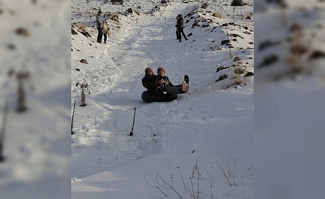 Beypazarı'nda vatandaşlar karın tadını çıkardı