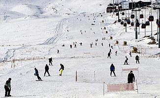 Erciyes'te kayak sezonu açıldı