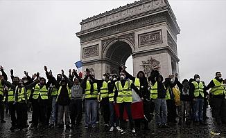 Fransa'da akaryakıt zammı protestoları sürüyor